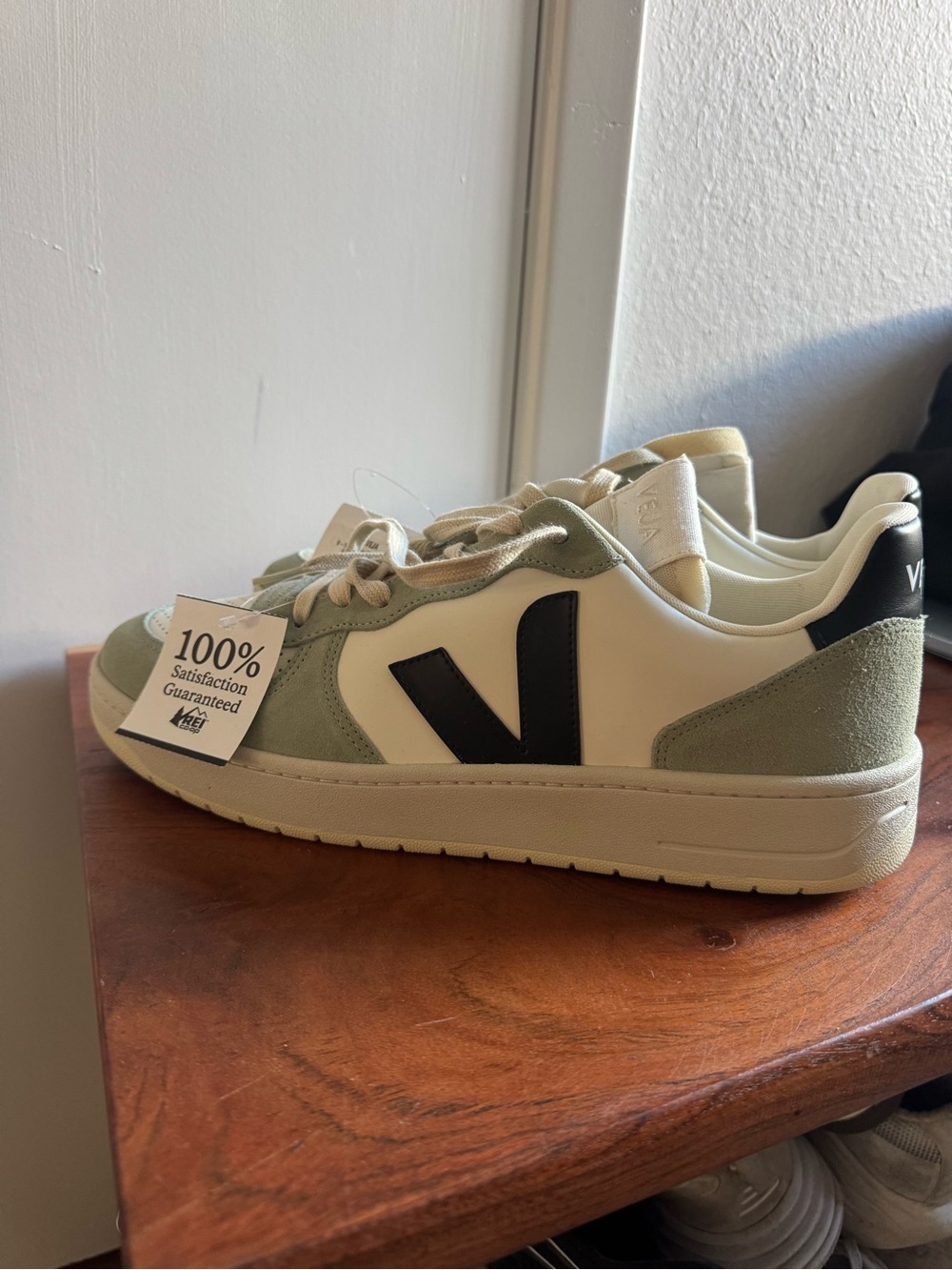 Veja Low-Top Sneaker in Off-White, Sage & Black